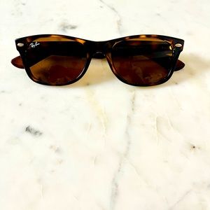 Ray-Ban New Wayfarer Classic Sunglasses Tortoise With Brown Solid Lenses
